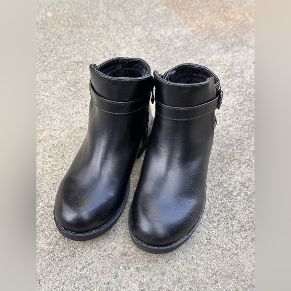 Lucita Kids zip up buckle accent ankle bootie - Picture 5 of 7